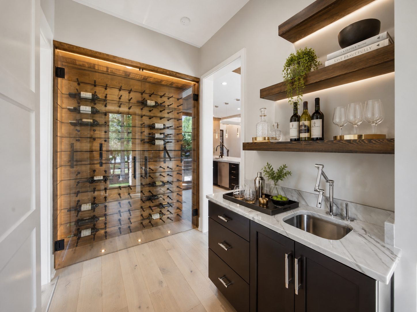 Wine room & bar